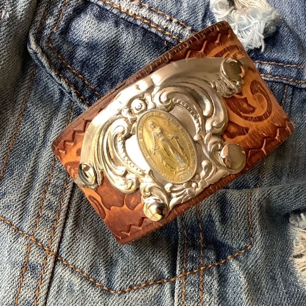 Leather cuff, adjustable
